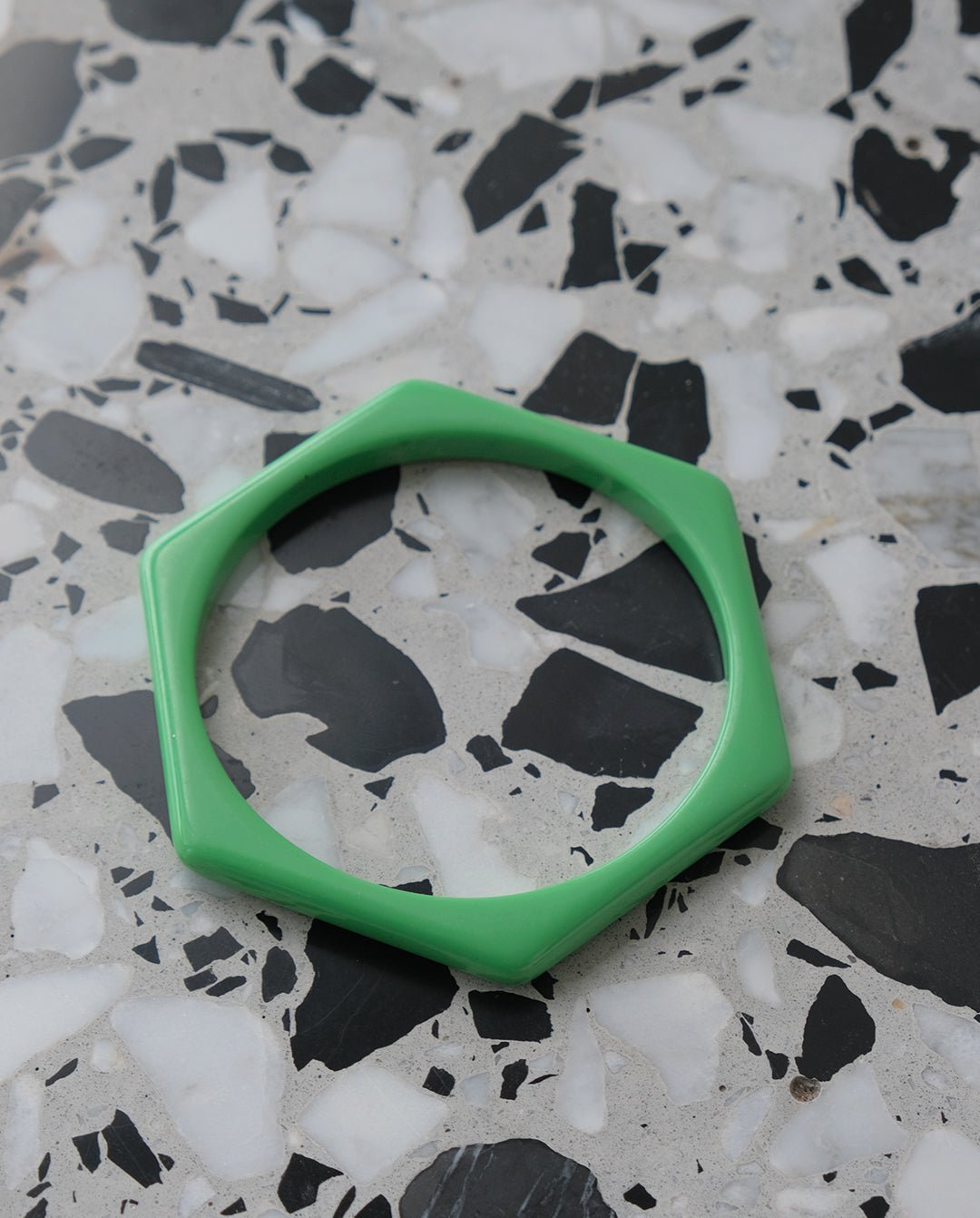 Bracelet en plastique vert pomme années 80