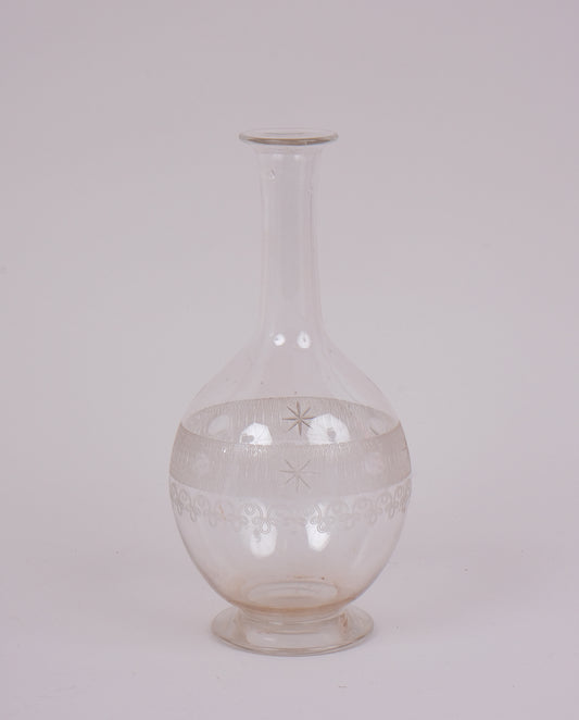 Carafe en verre gravé
