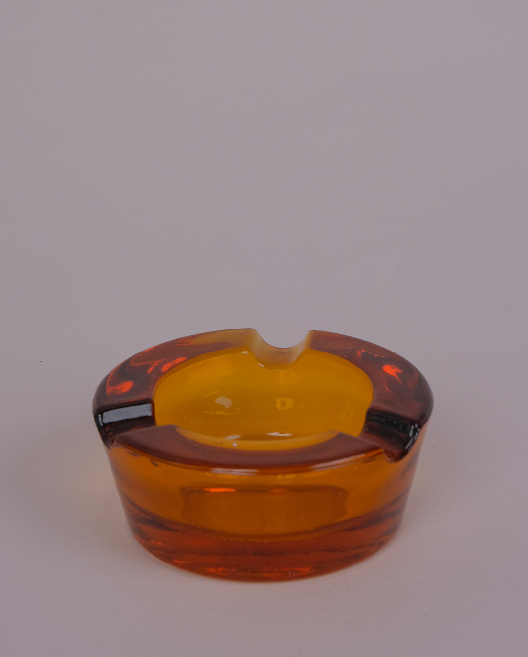 Cendrier en verre ambré