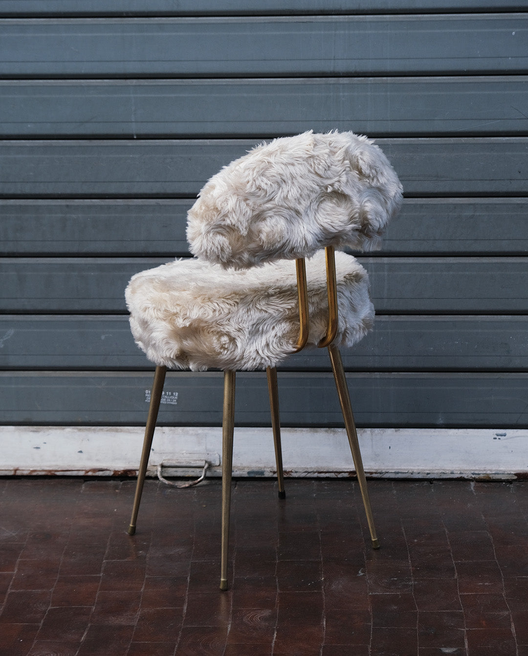 Chaise en fausse fourrure, style Pelfran, années 60-70