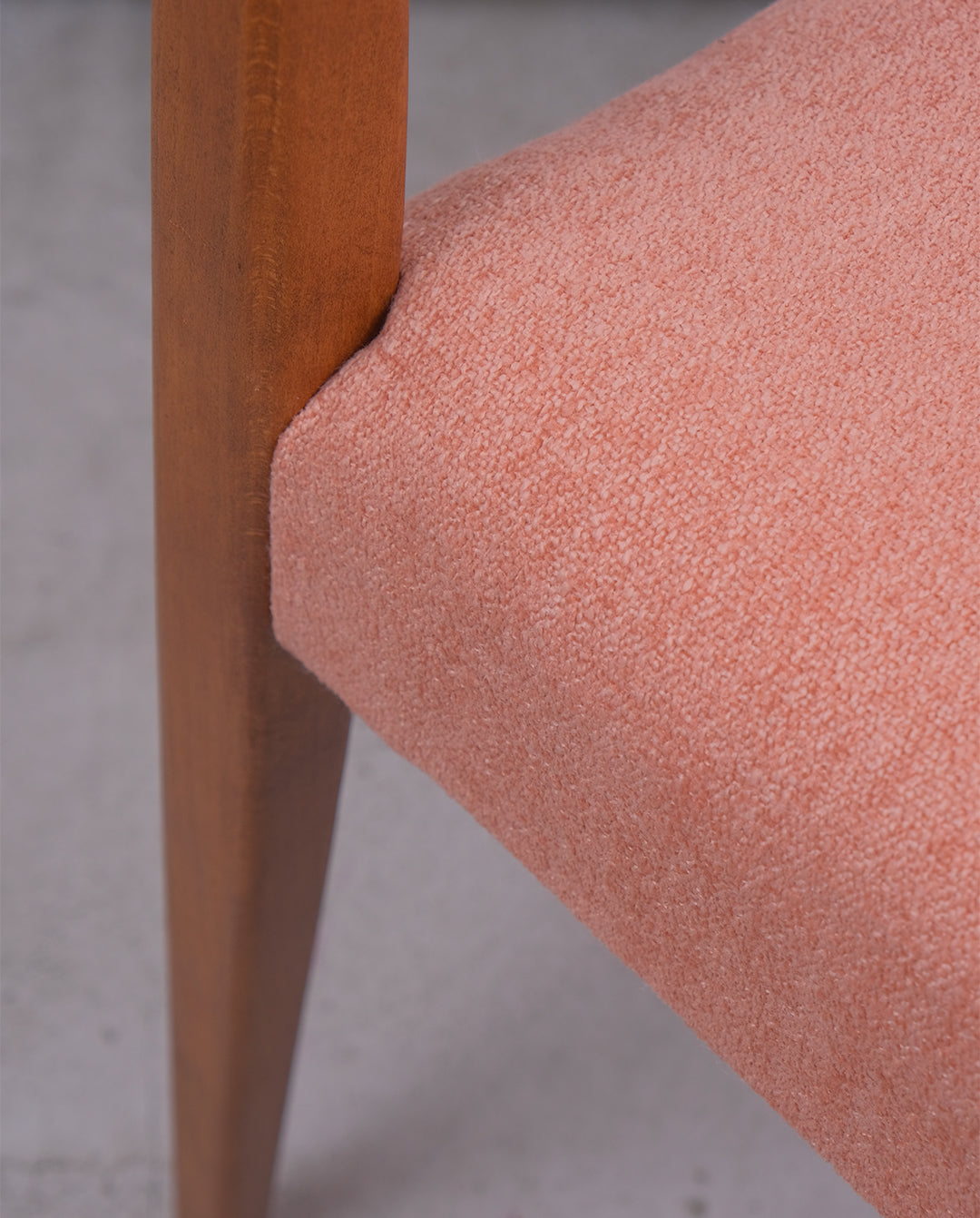 Chaise années 60 retapissée