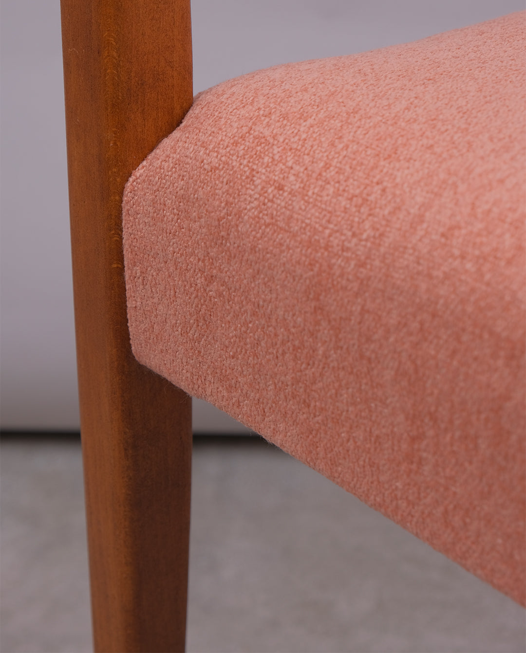 Chaise années 60 retapissée