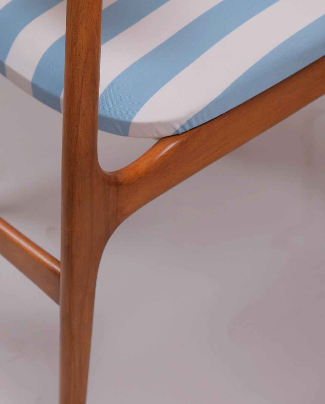 Chaise vintage retapissée années 60