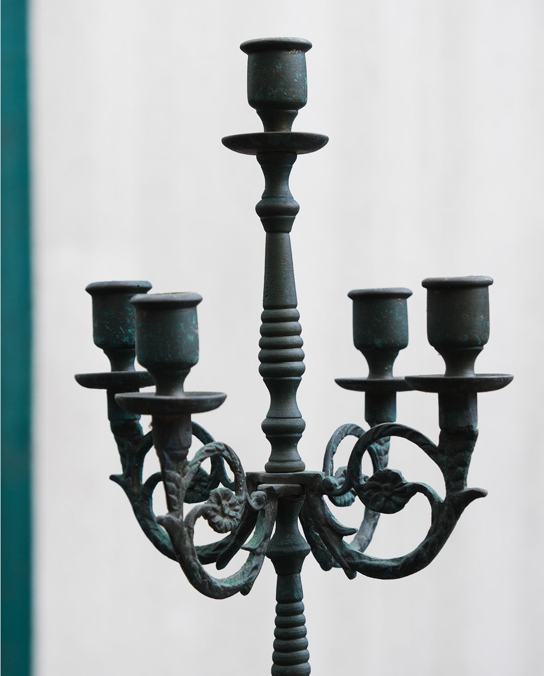 Chandelier 5 feux en fonte, patine vert-de-gris
