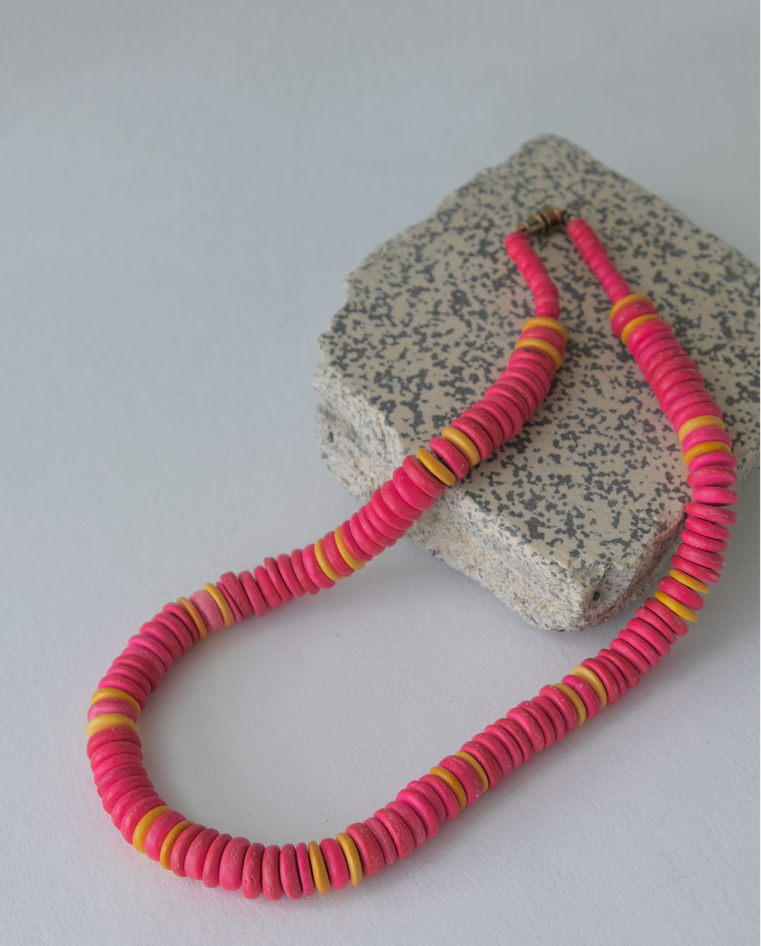 Collier en disques de bois