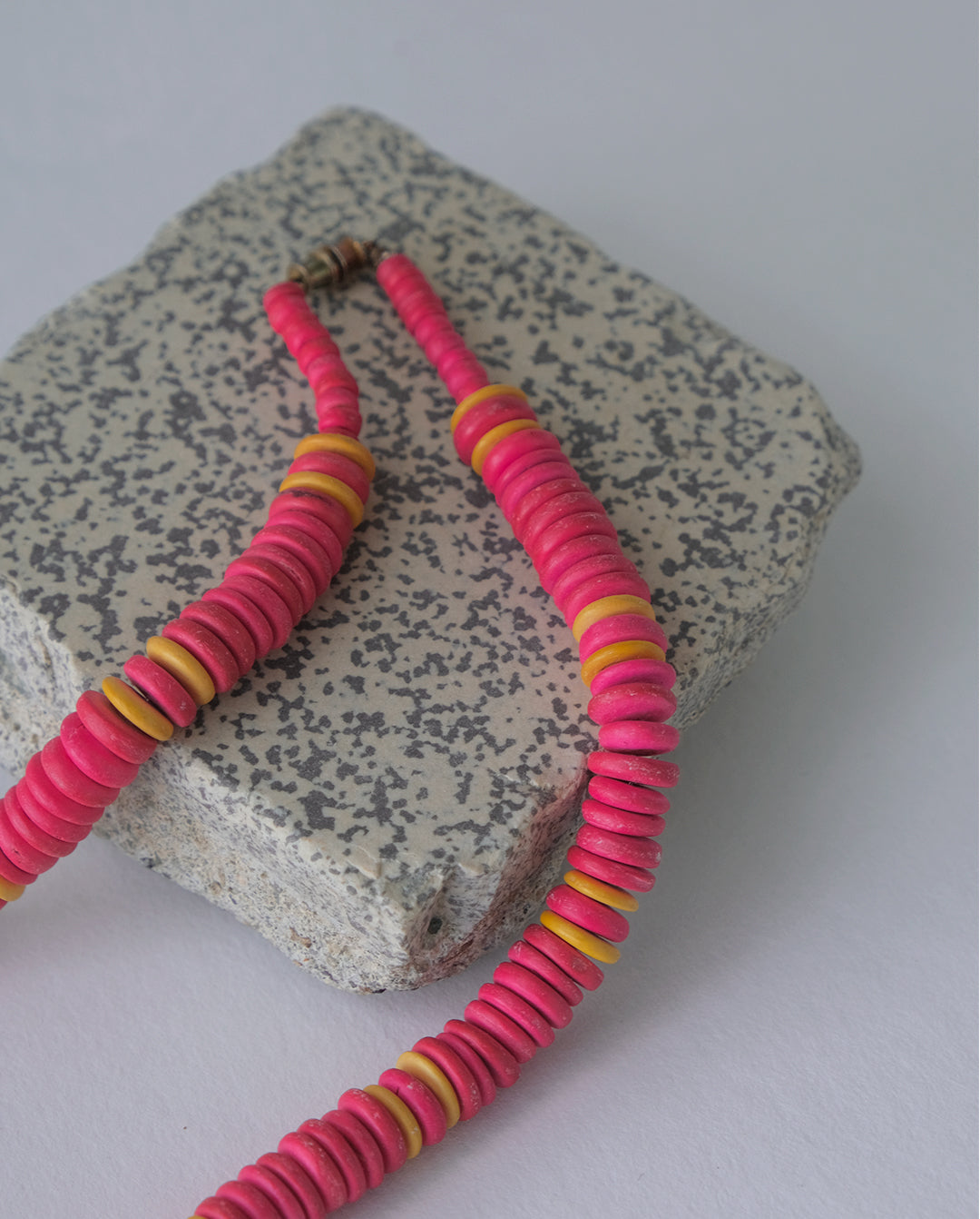 Collier en disques de bois