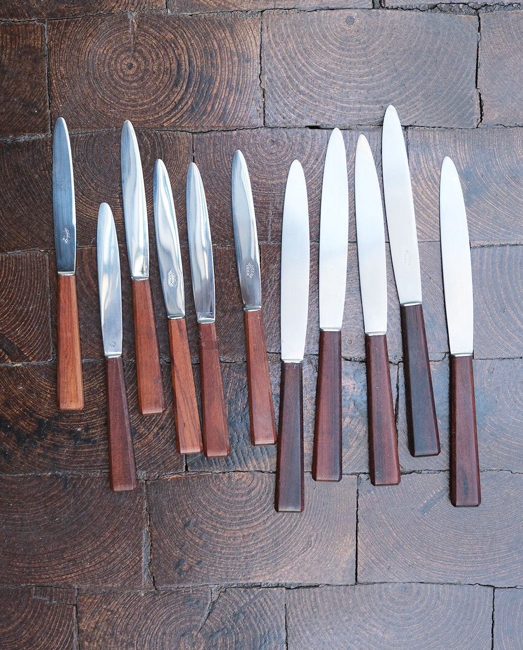 Couteaux Nogent, manches en teck, vintage (6 petits, 5 grands)