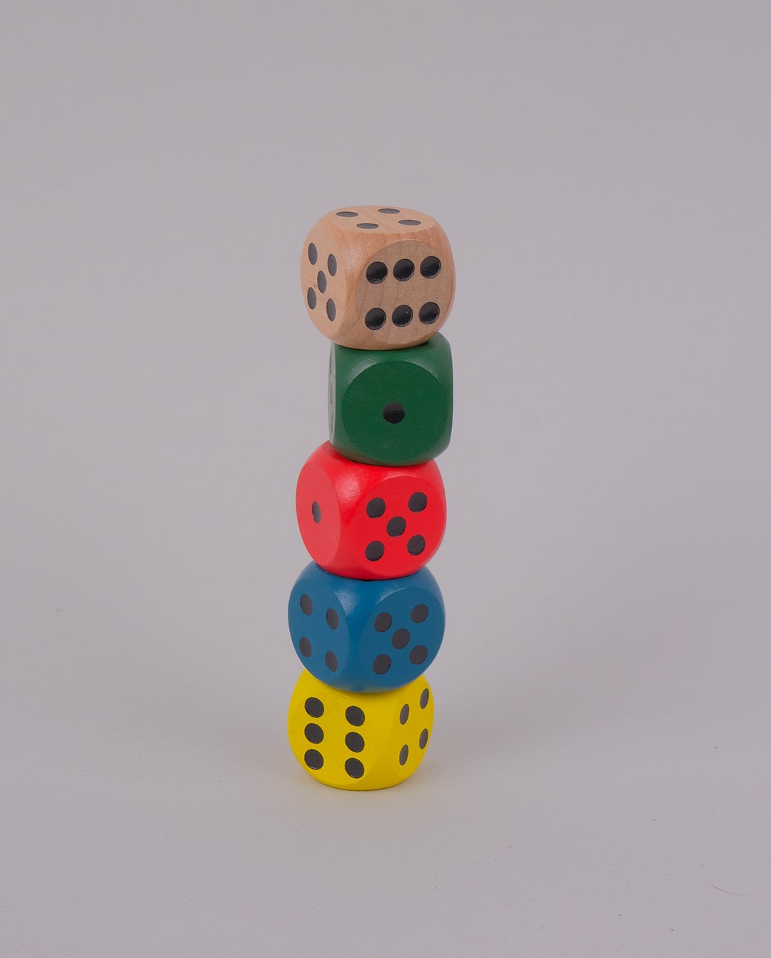 Dés en bois peint