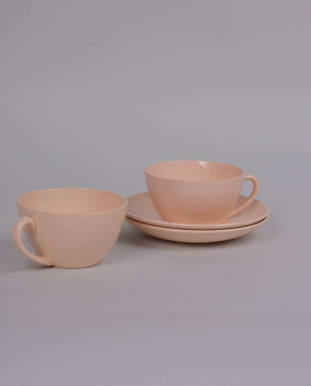 Tasses et soucoupes en porcelaine Digoin