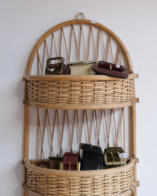 Étagère en osier, trois paniers muraux, vintage