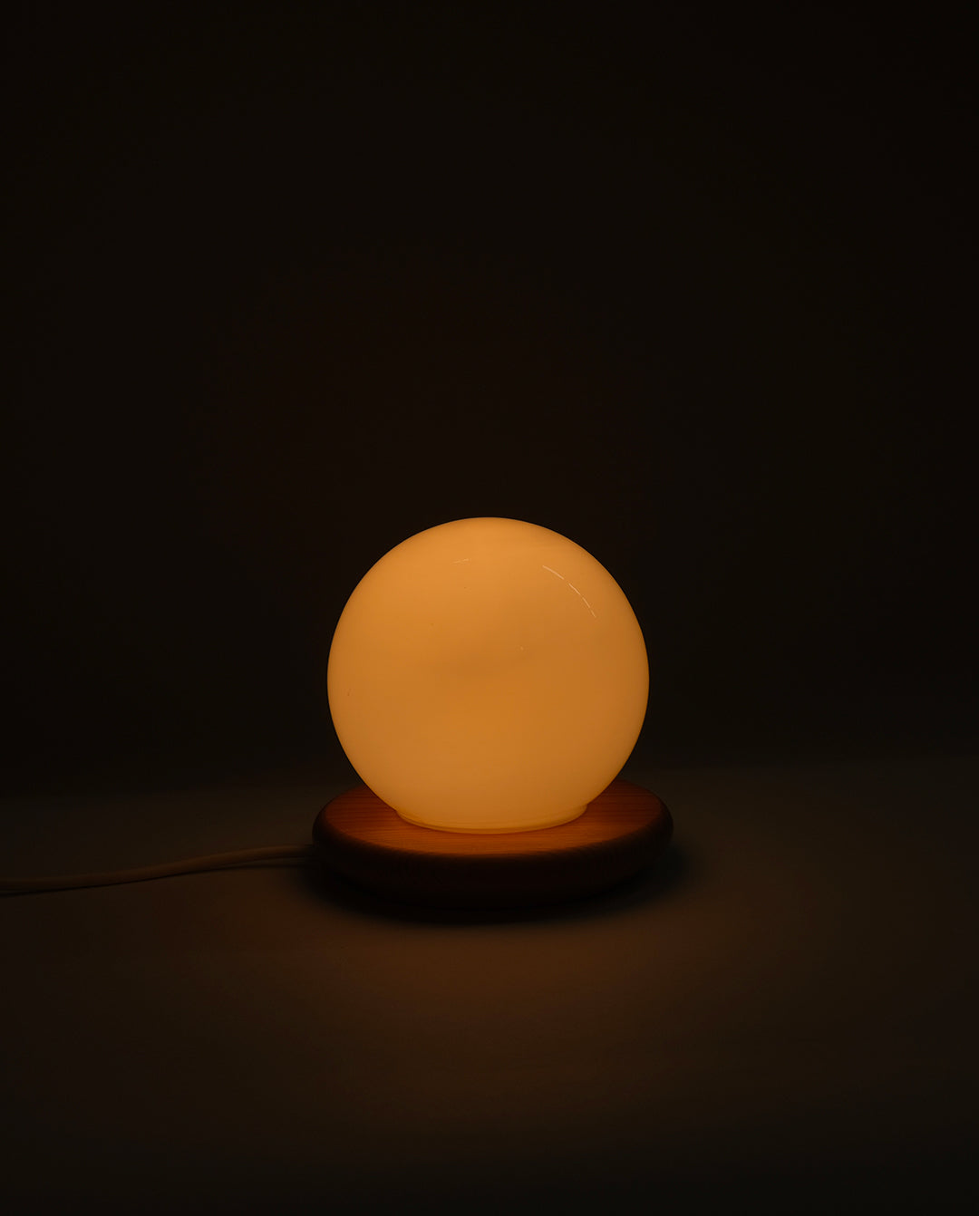 Lampe à poser en pin