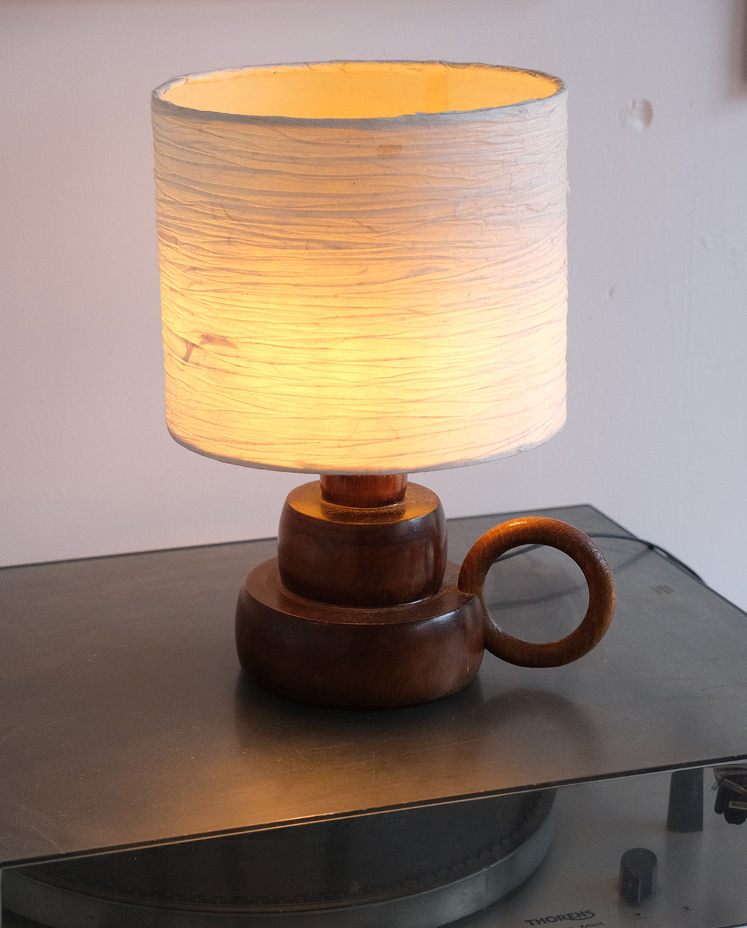 Lampe en bois tourné