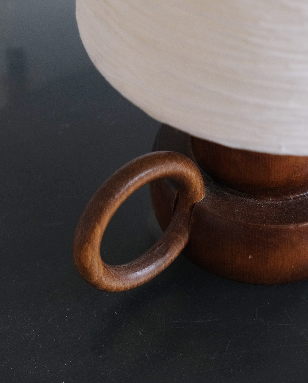 Lampe en bois tourné