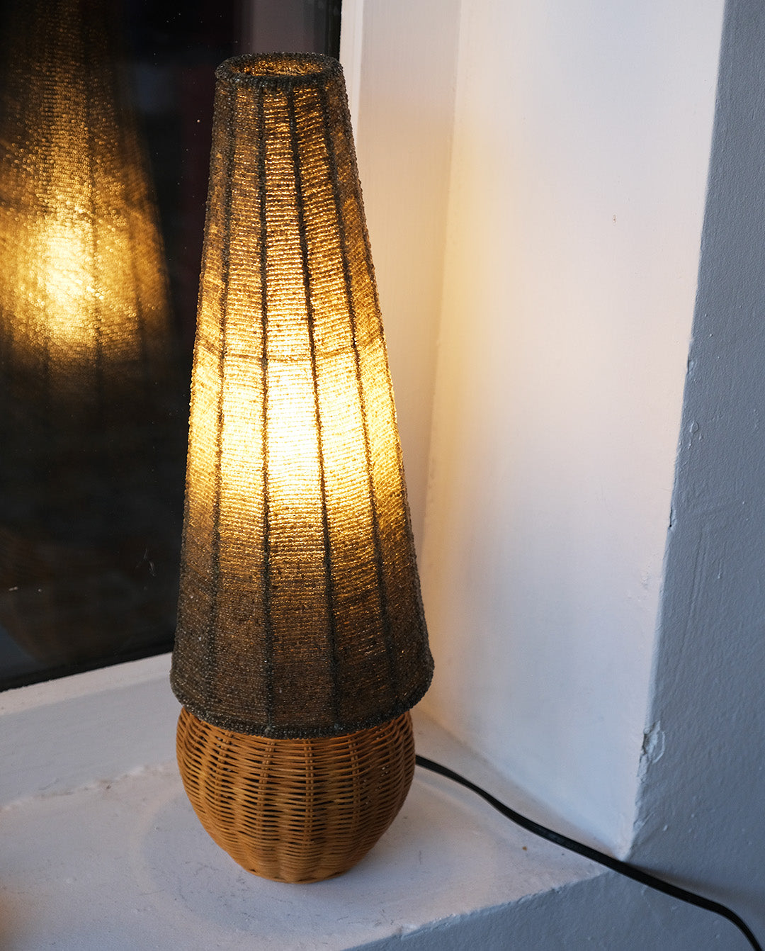 Lampe boule en osier, abat-jour en perles, vintage