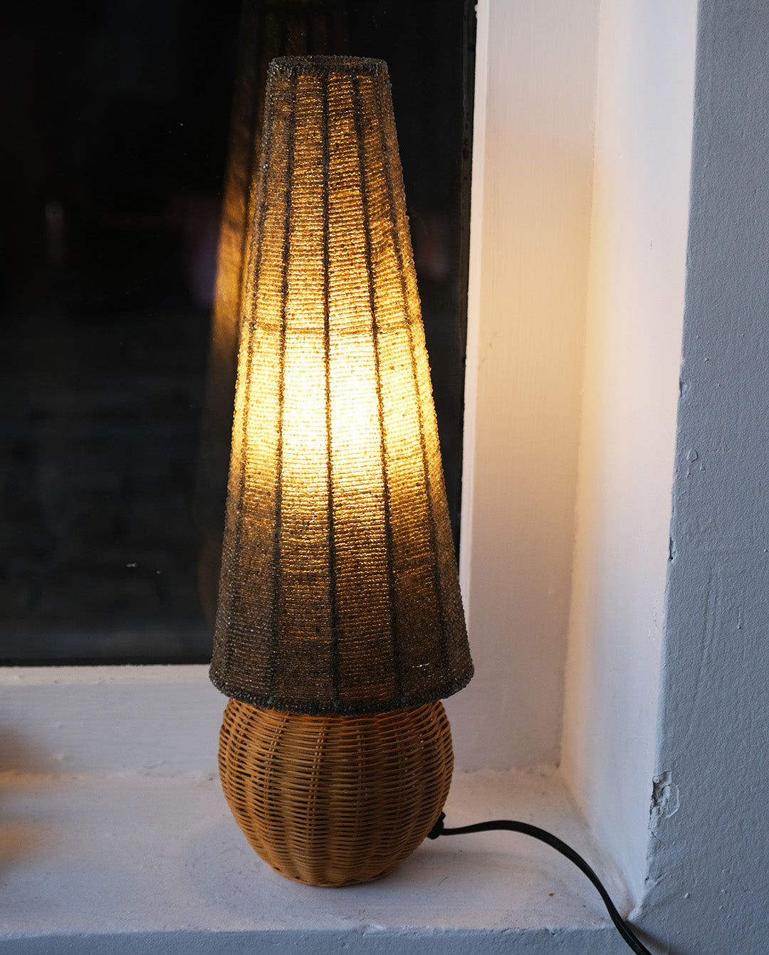 Lampe boule en osier, abat-jour en perles, vintage