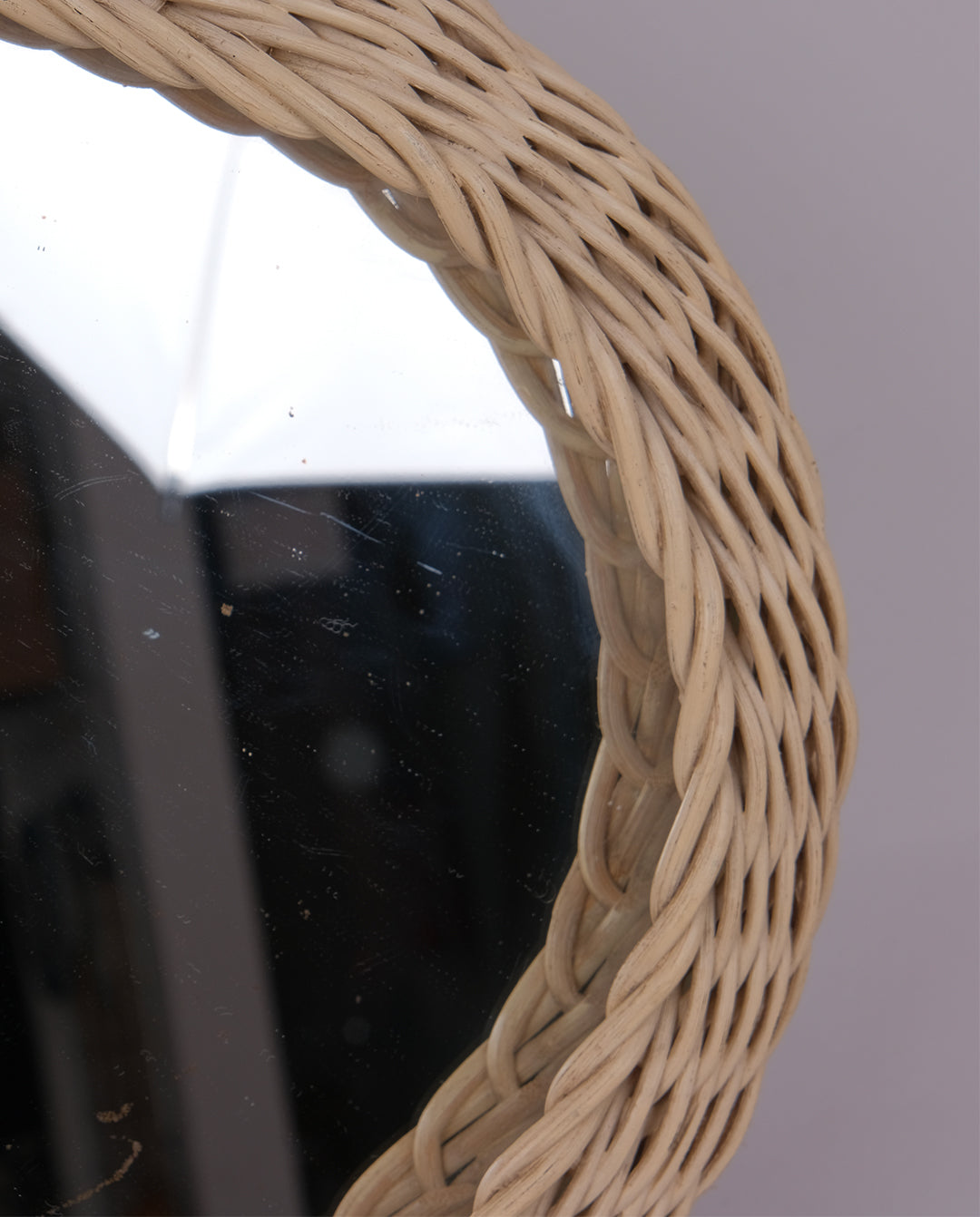 Miroir ovale en osier peint