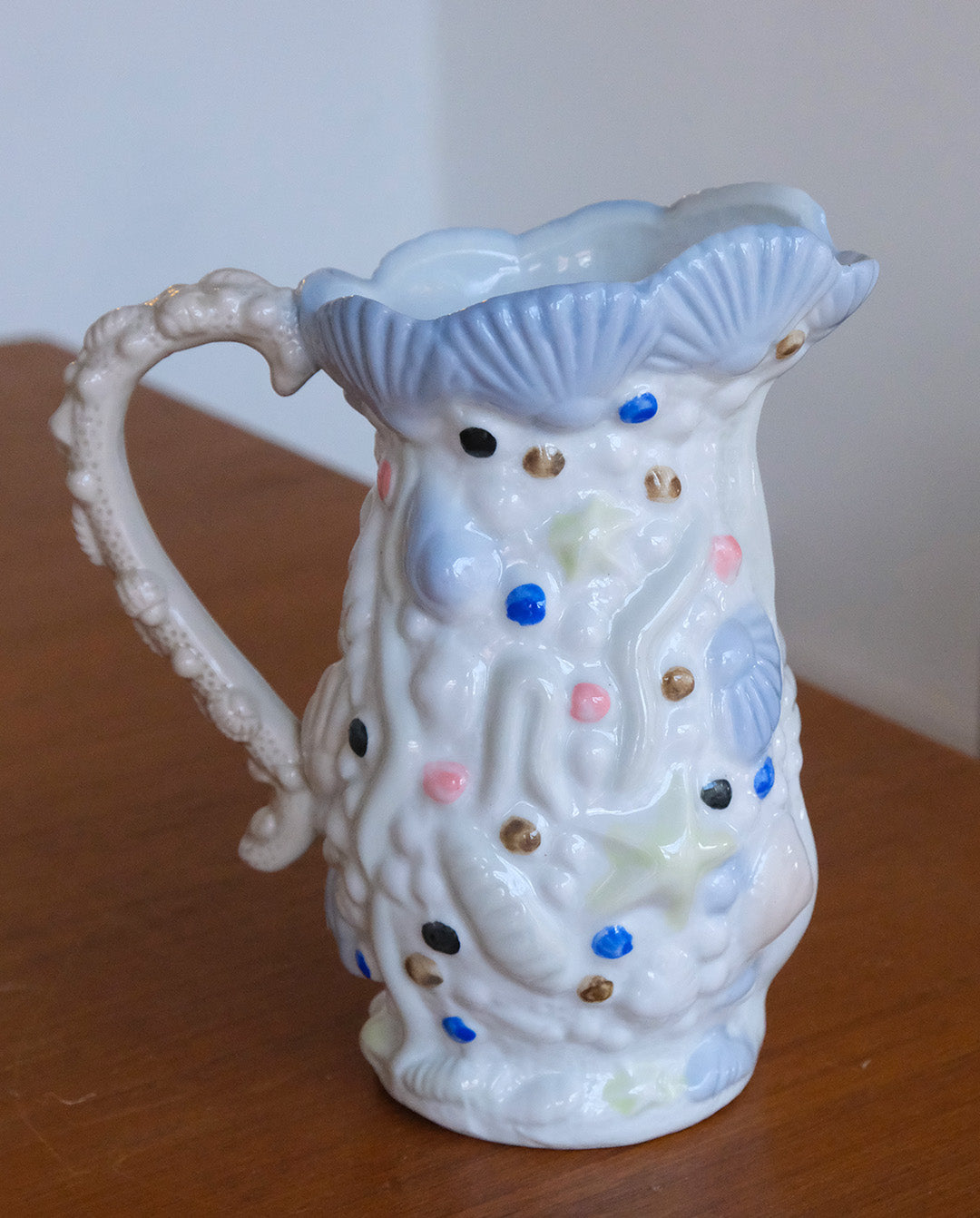 Carafe en barbotine