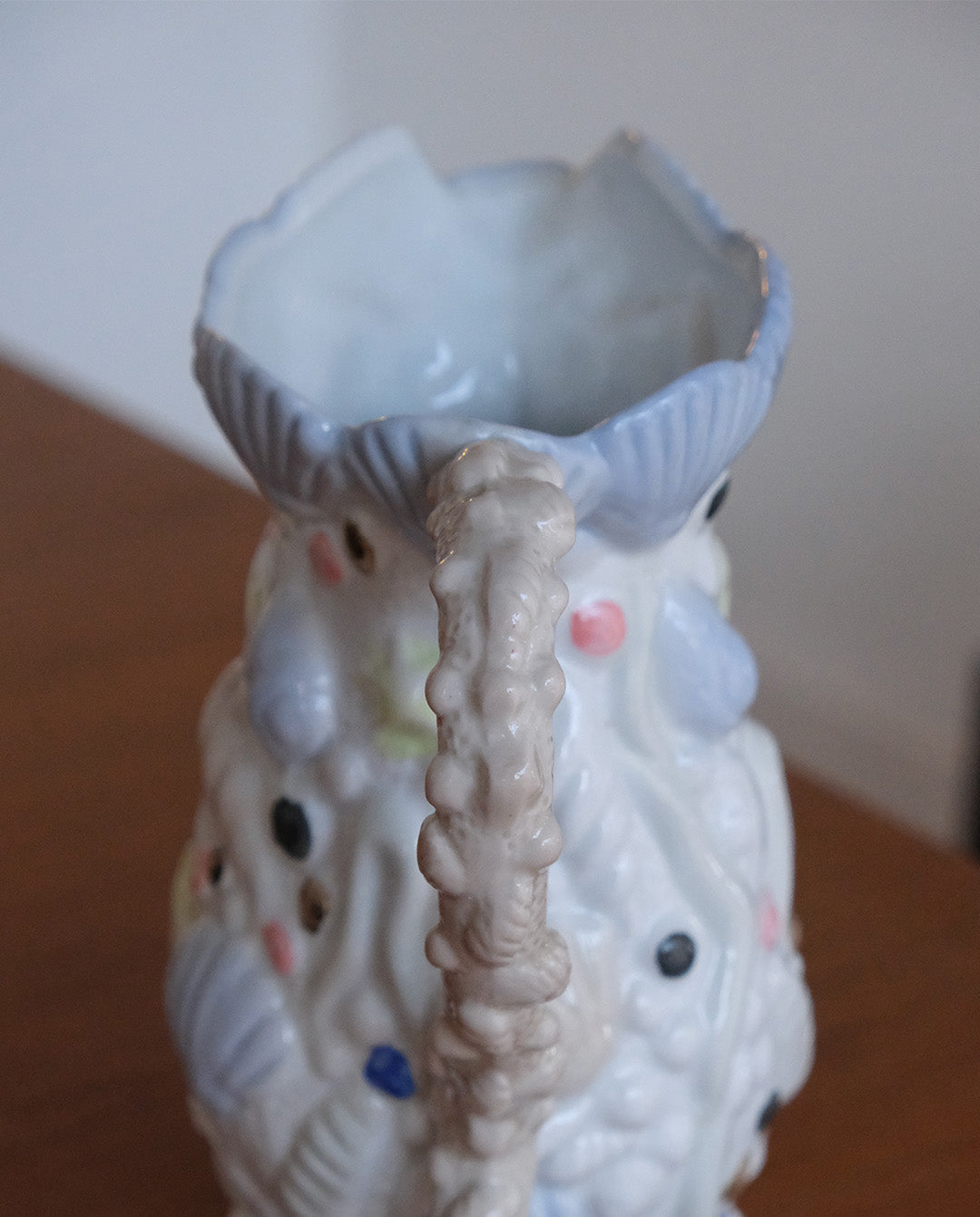 Carafe en barbotine
