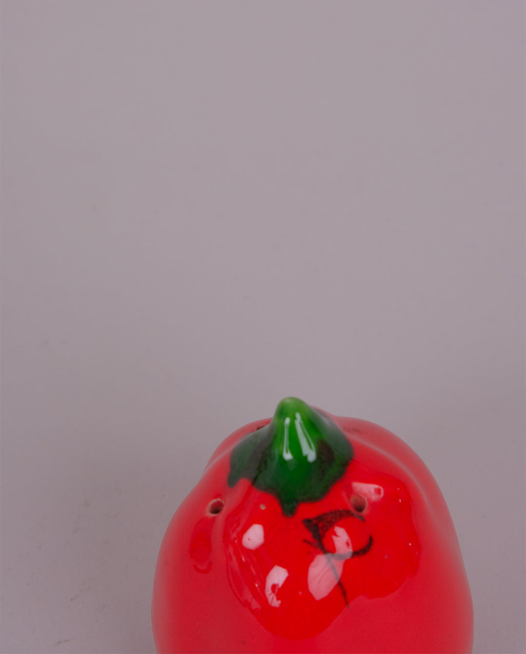 Salière ou poivrière en barbotine