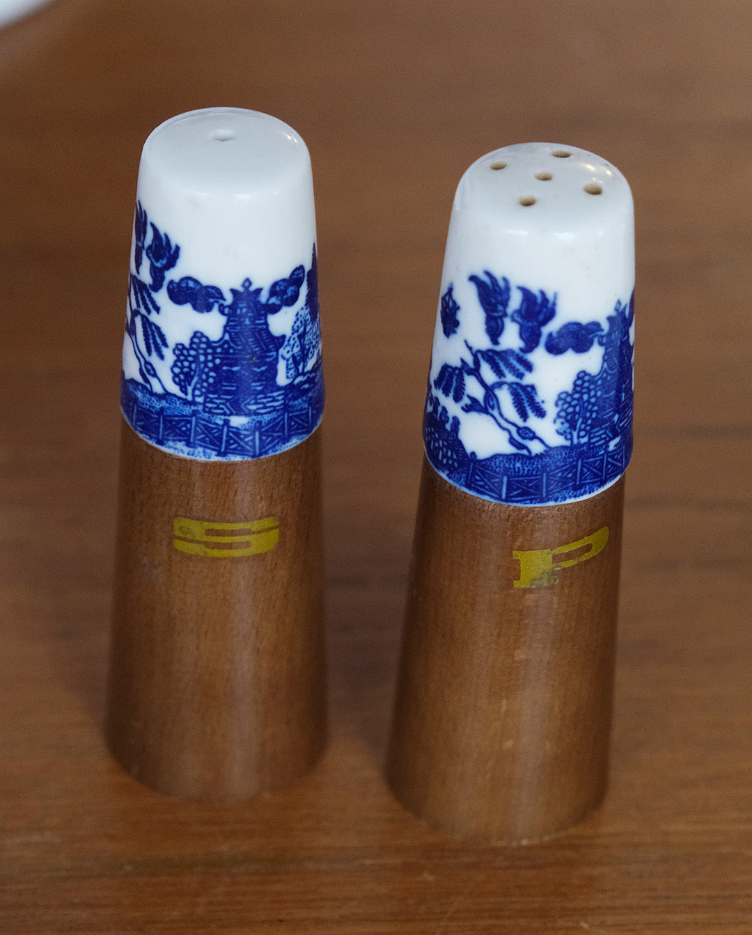 Salière et poivrière en bois et céramique