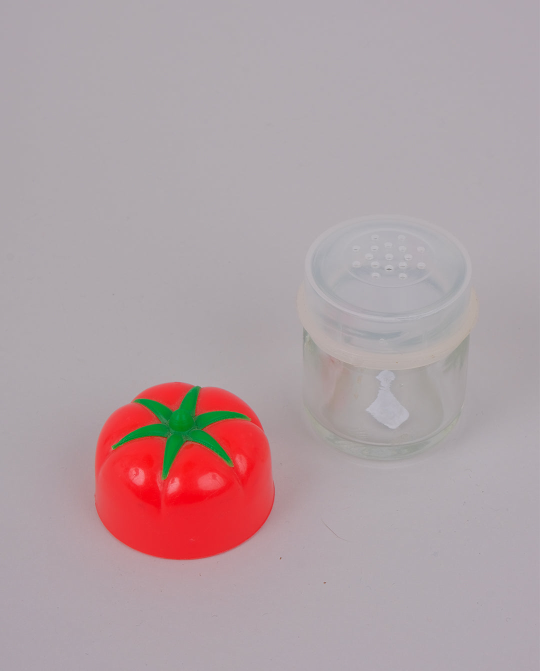 Salière vintage en verre et plastique