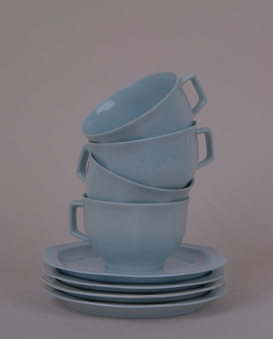 Tasses et soucoupes en porcelaine x4