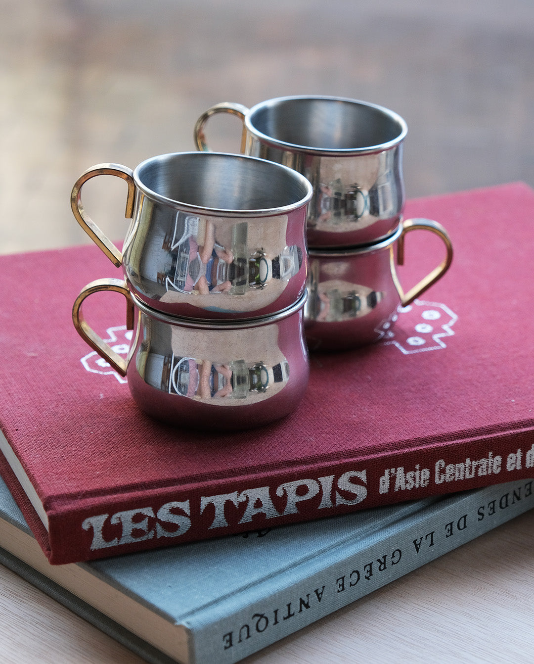 Tasses en inox x4, poignée dorée, fabrication italienne vintage