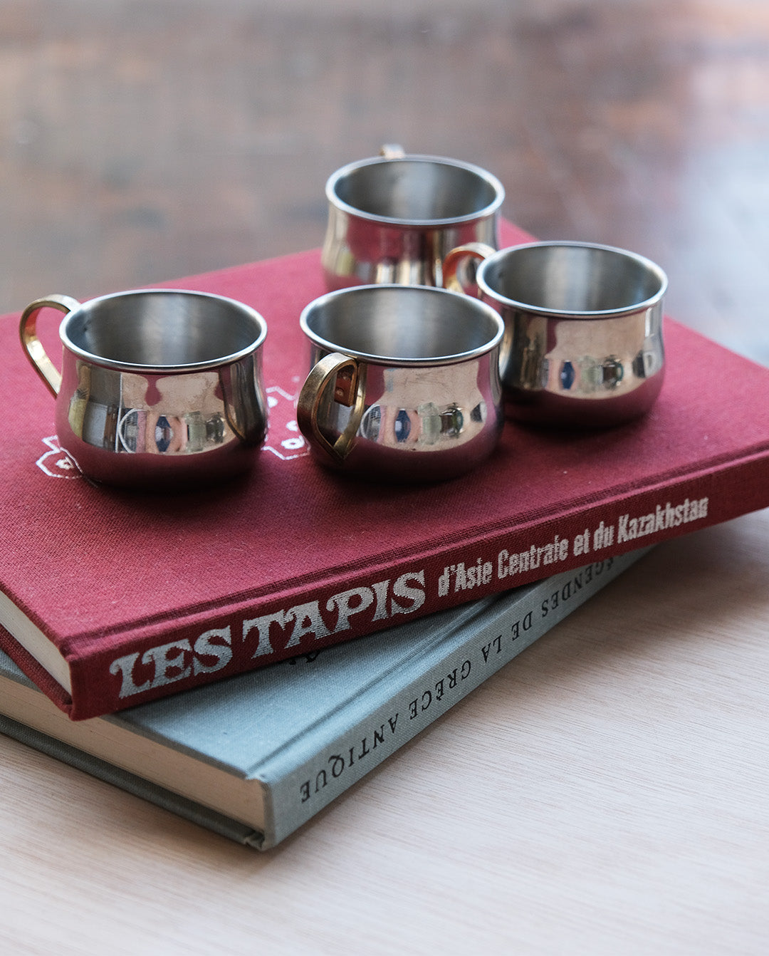 Tasses en inox x4, poignée dorée, fabrication italienne vintage