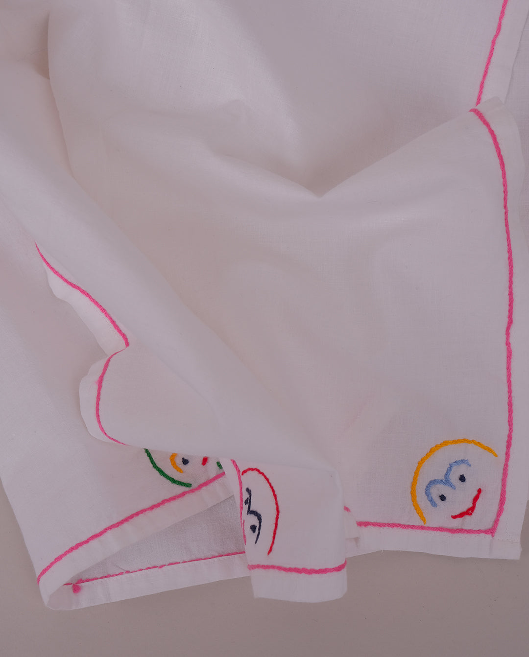 Torchon en coton brodé