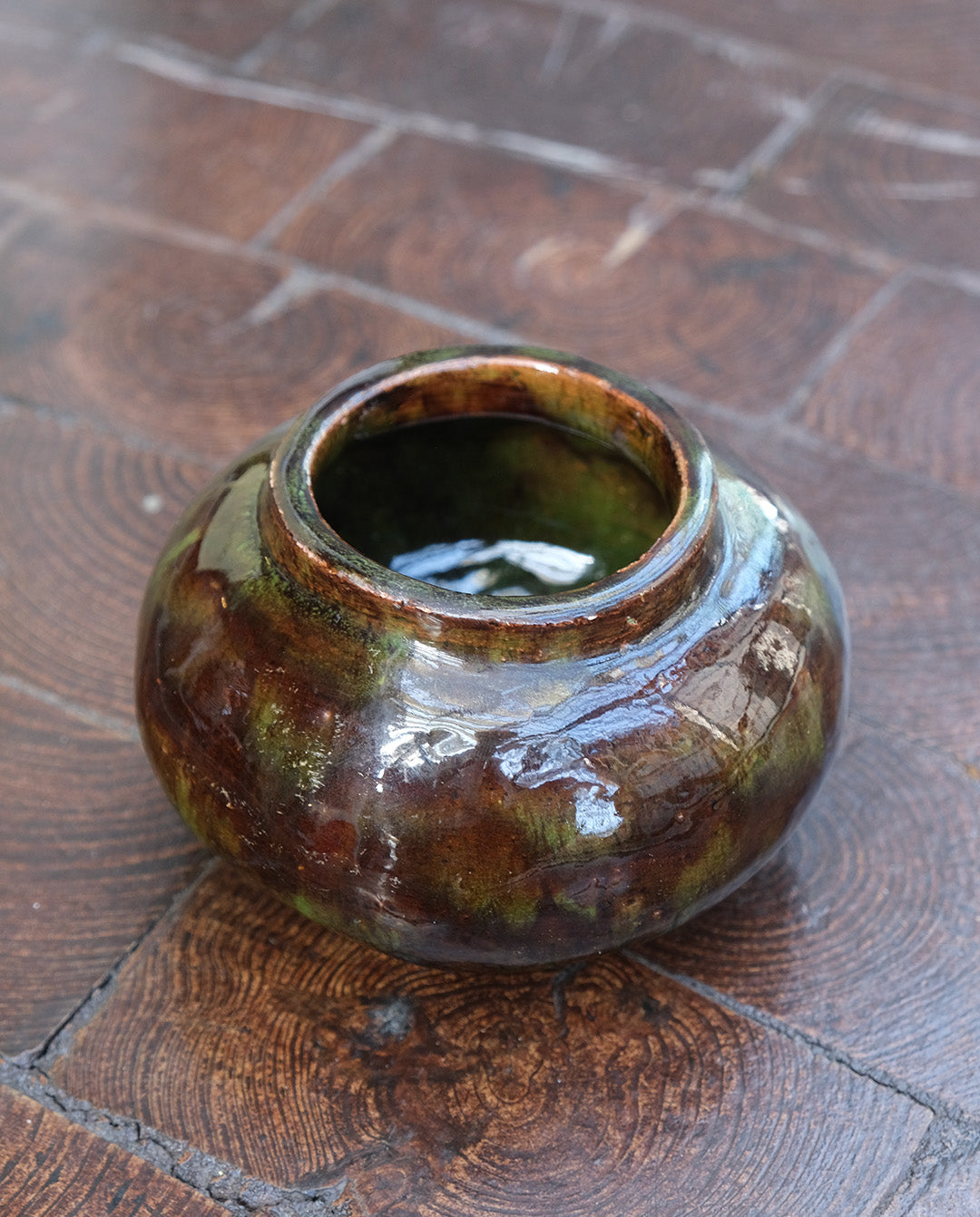 Vase boule en argile marron, fait main
