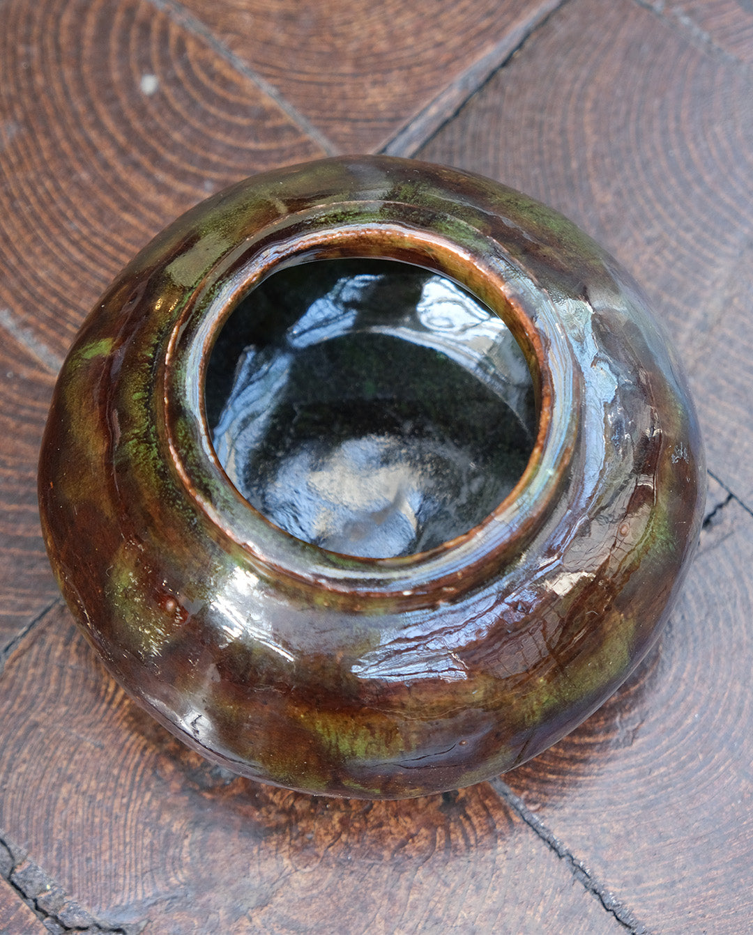 Vase boule en argile marron, fait main