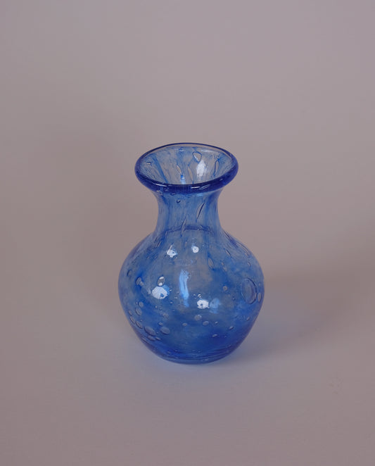 Vase en verre soufflé bleu