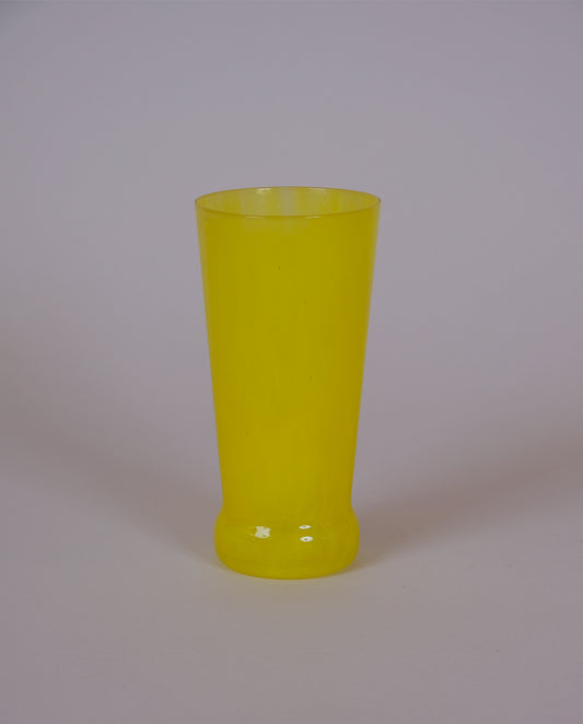 Vase en verre soufflé jaune vif