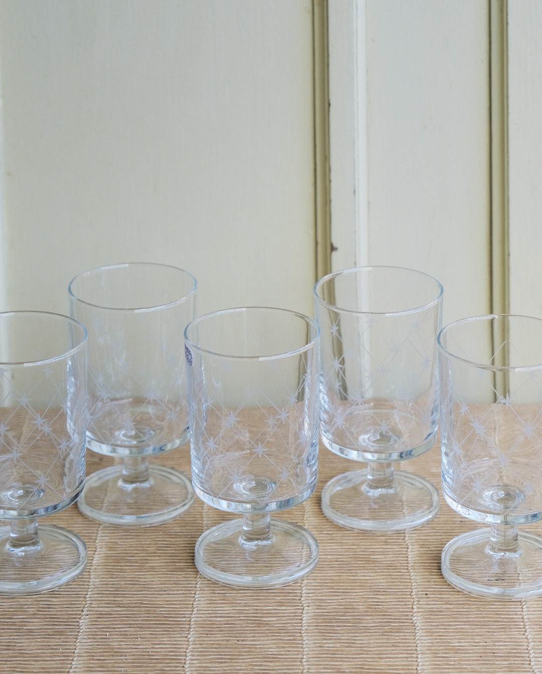 Verres à eau à pied, étoiles gravées x5