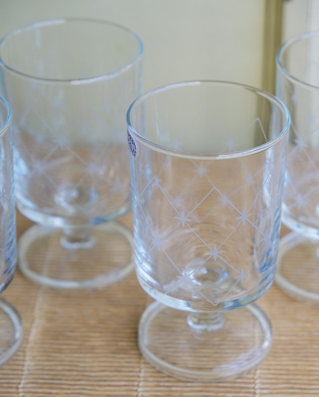 Verres à eau à pied, étoiles gravées x5