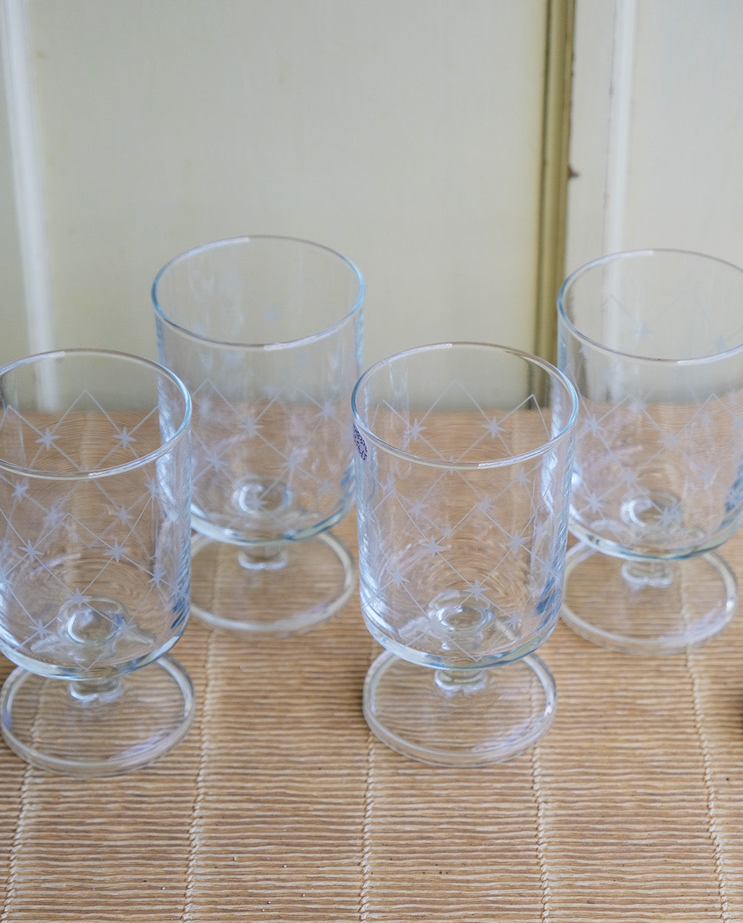 Verres à eau à pied, étoiles gravées x5