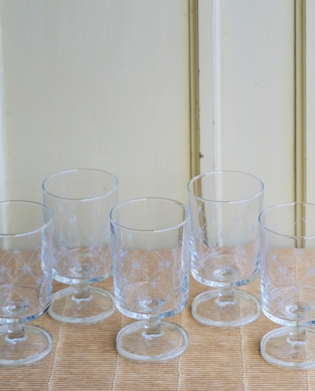 Verres à eau à pied, étoiles gravées x5