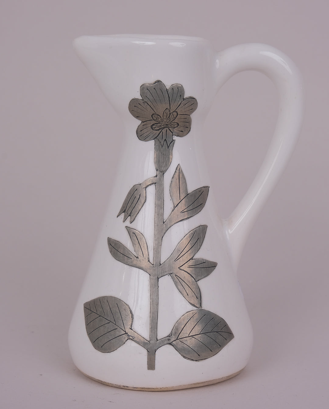 Verseur à lait en faïence et étain